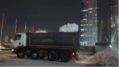 Вывоз снега с "Экспоцентра" в Москве 